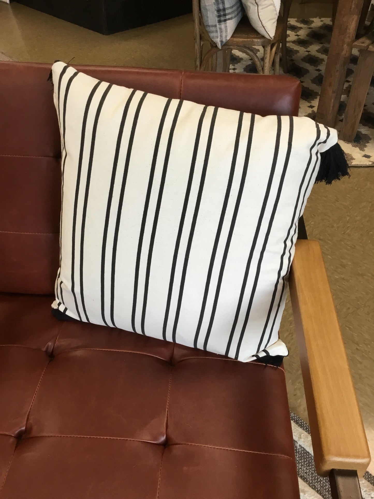 6 Pdcc007-Pdh White Stripped Pillow